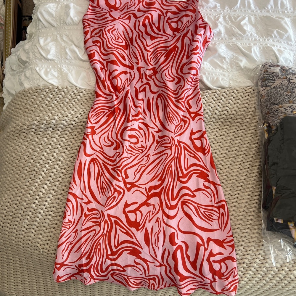 Stylish Red and White Swirl Dress